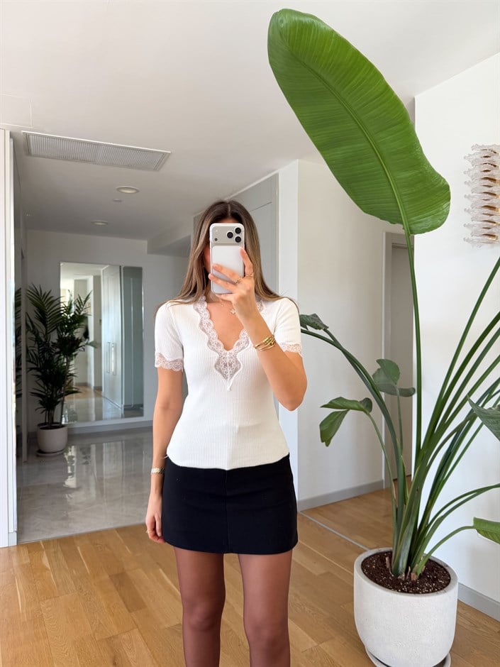 Fitilli V Yaka Dantelli T-shirt - Ekru