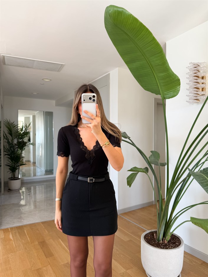 Fitilli V Yaka Dantelli T-shirt - Siyah