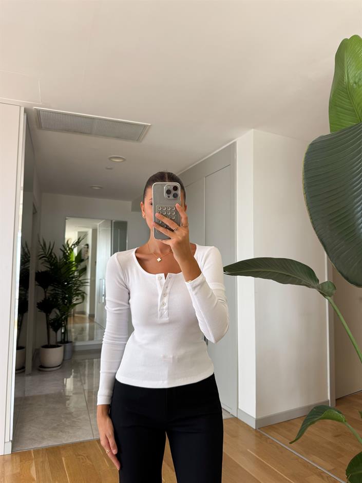 Geniş Yakalı Düğmeli Body - Beyaz