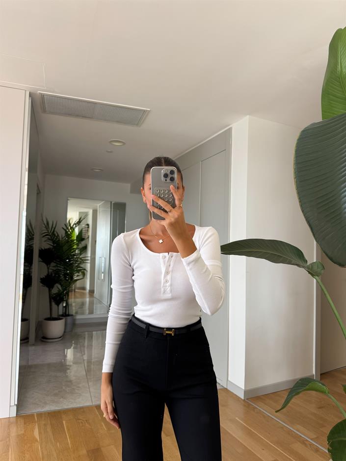 Geniş Yakalı Düğmeli Body - Beyaz