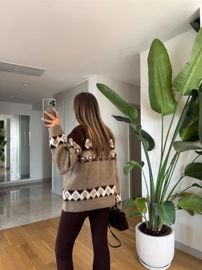 Geometrik Desenli Hırka 