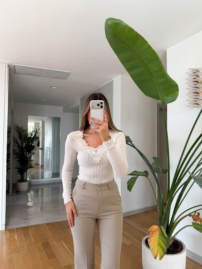 Ginevra Yakadan Dantelli Triko - Ekru