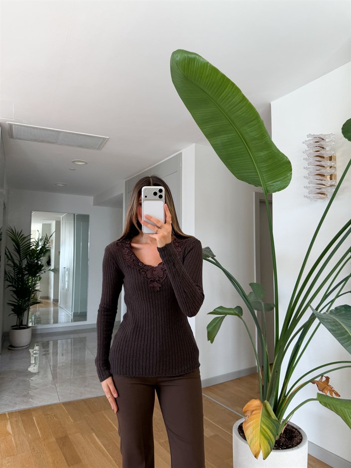 Ginevra Yakadan Dantelli Triko - Kahve