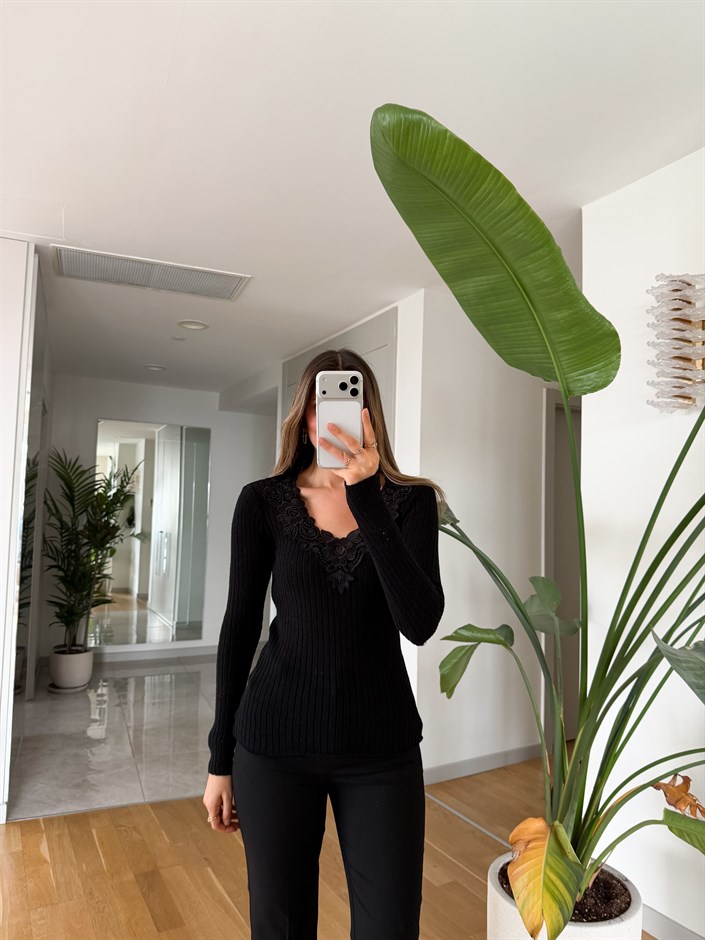 Ginevra Yakadan Dantelli Triko - Siyah