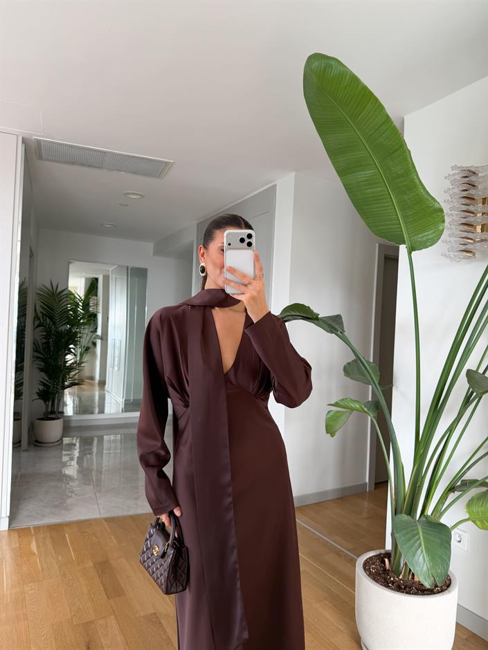 Göğüs Büzgülü V Yaka Saten Elbise - Kahve