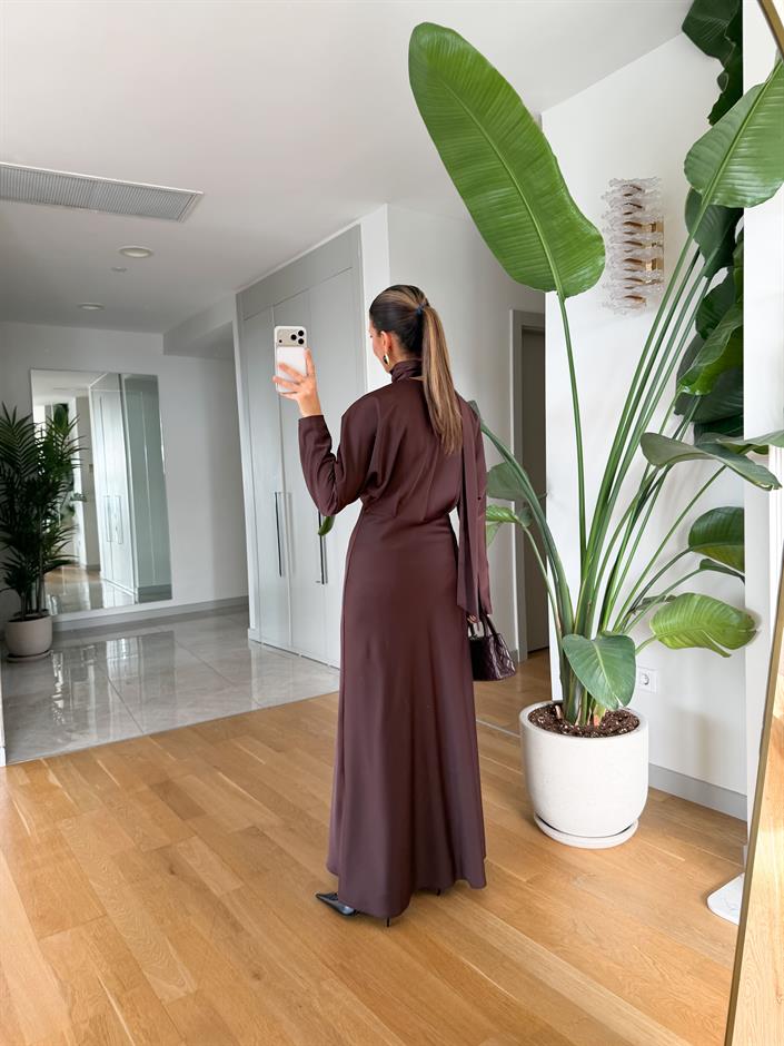 Göğüs Büzgülü V Yaka Saten Elbise - Kahve