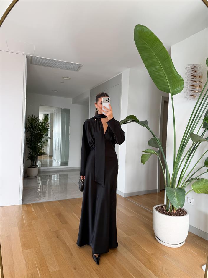 Göğüs Büzgülü V Yaka Saten Elbise - Siyah