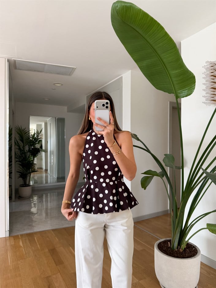 Halter Yaka Sırt Dekolteli Puantiyeli Volanlı Bluz-Kahve