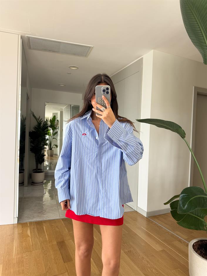 Kalp Nakışlı Mavi Çizgili Gömlek