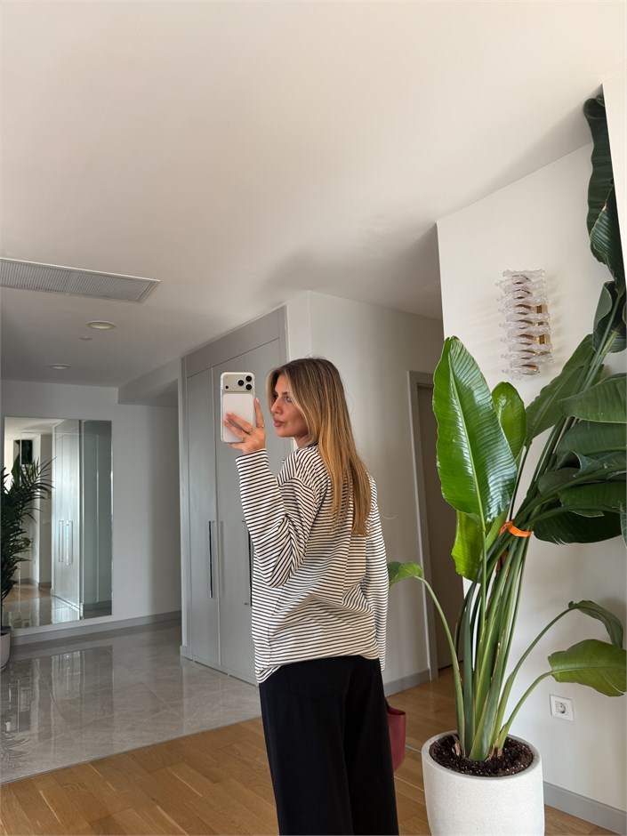 Kalp Nakışlı Polo Yaka Sweatshirt - Beyaz