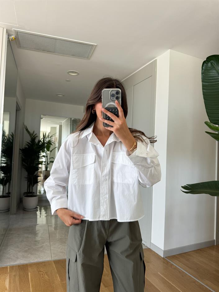 Kapak Cepli Beyaz Gömlek