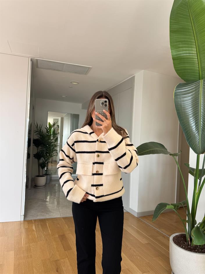 Kapüşonlu Siyah Çizgili Tüylü Hırka