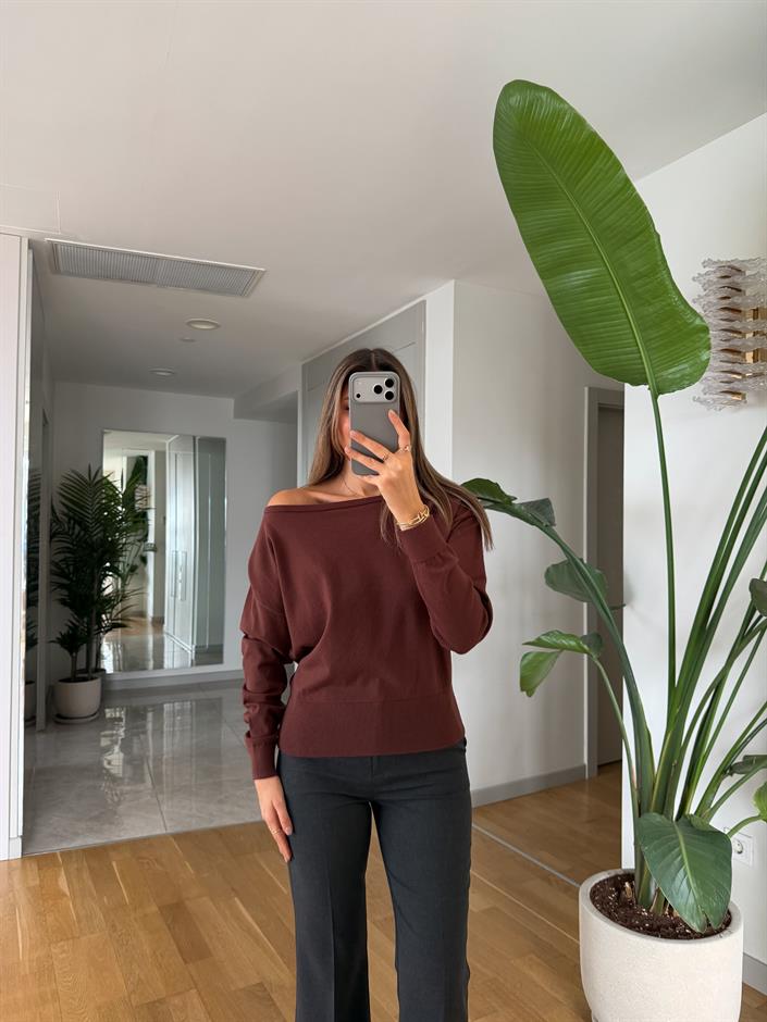 Kayık Yaka Basic Tiko Bluz - Kahve