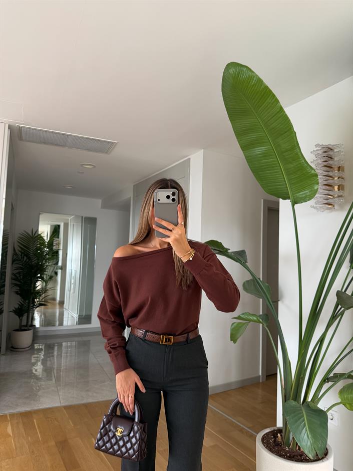 Kayık Yaka Basic Tiko Bluz - Kahve