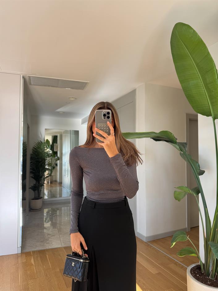 Kayık Yaka Simli Bluz - Gri