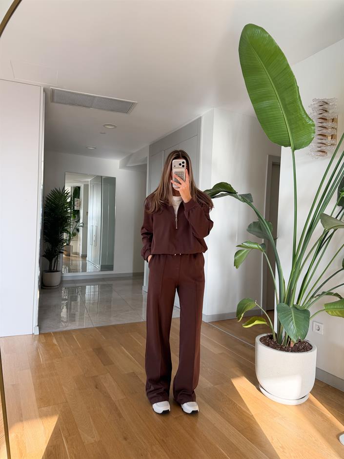 Kendiliğinden Tişörtlü Eşofman Takımı - Kahve