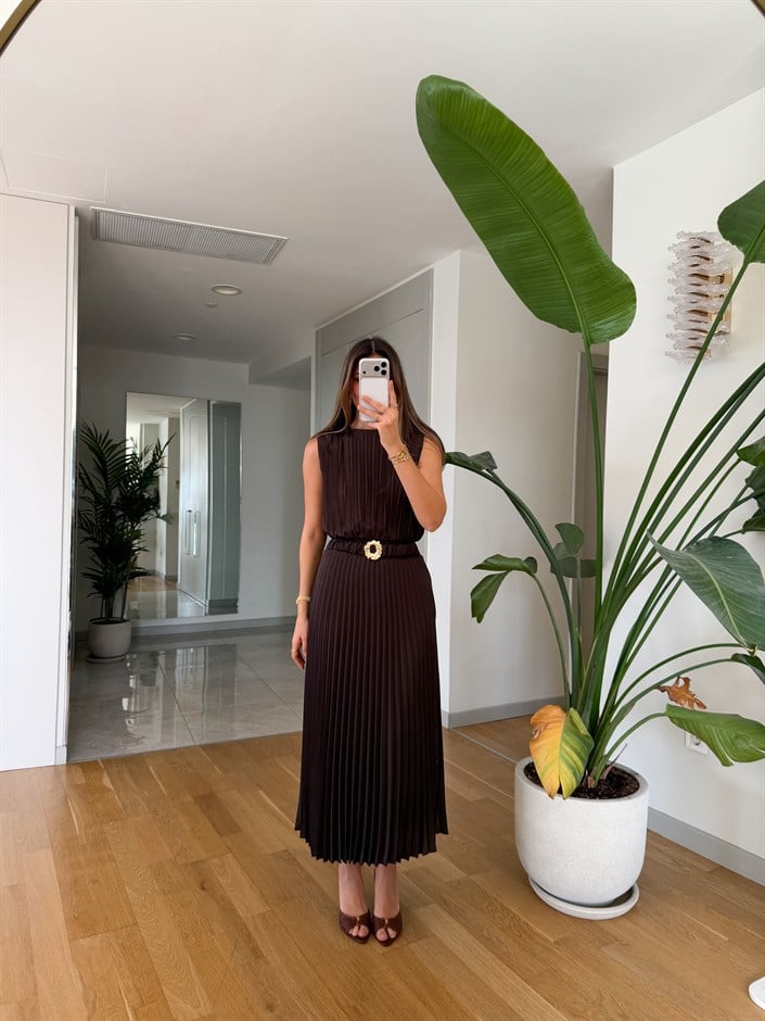 Kendinden Kemerli Piliseli Elbise - Kahve