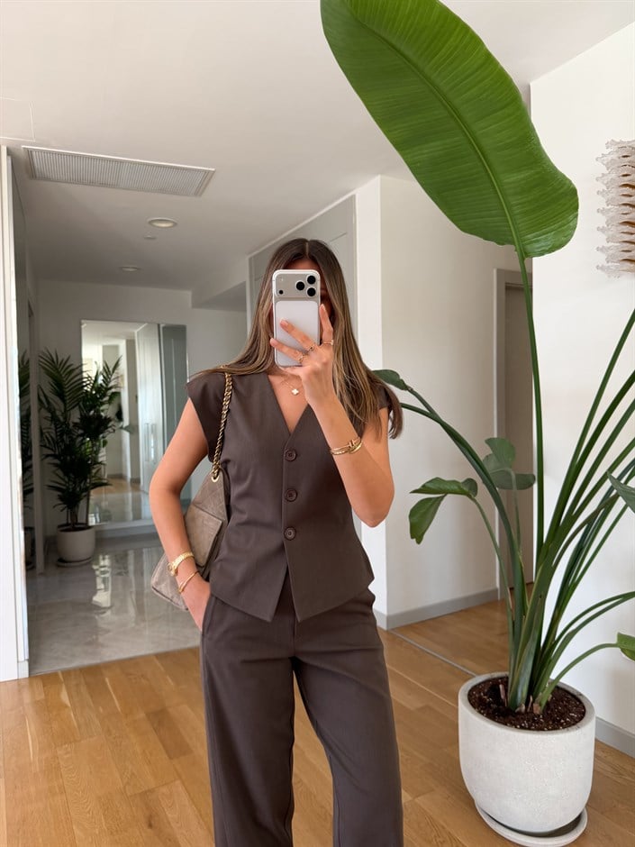 Kinsey Üç Düğmeli Yelek - Vizon