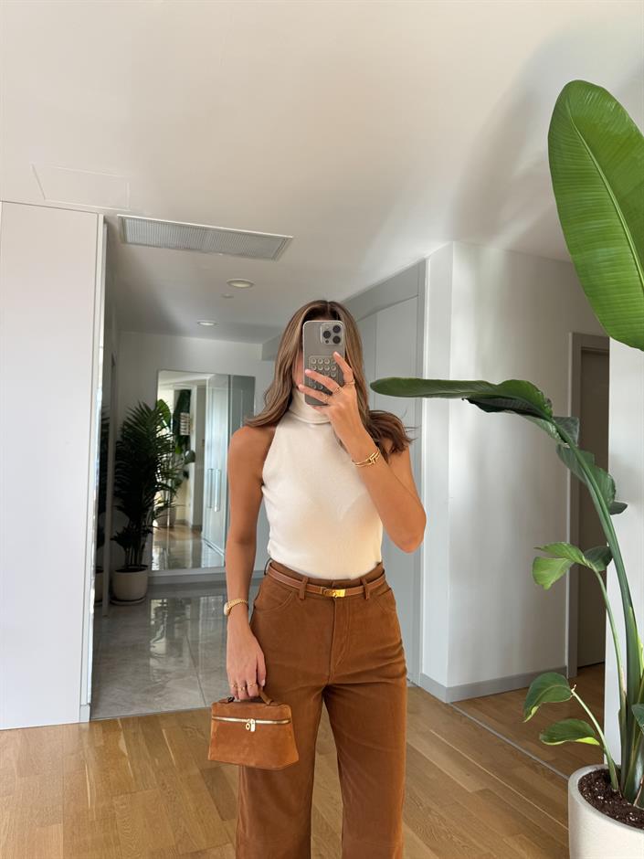 Kolsuz Boğazlı Triko - Ekru