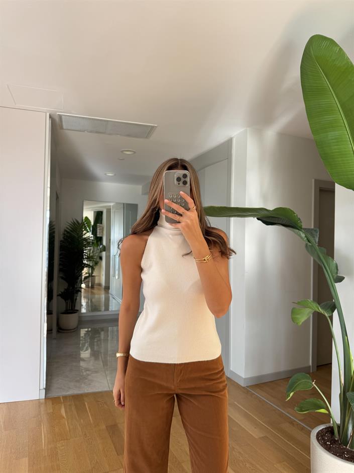 Kolsuz Boğazlı Triko - Ekru