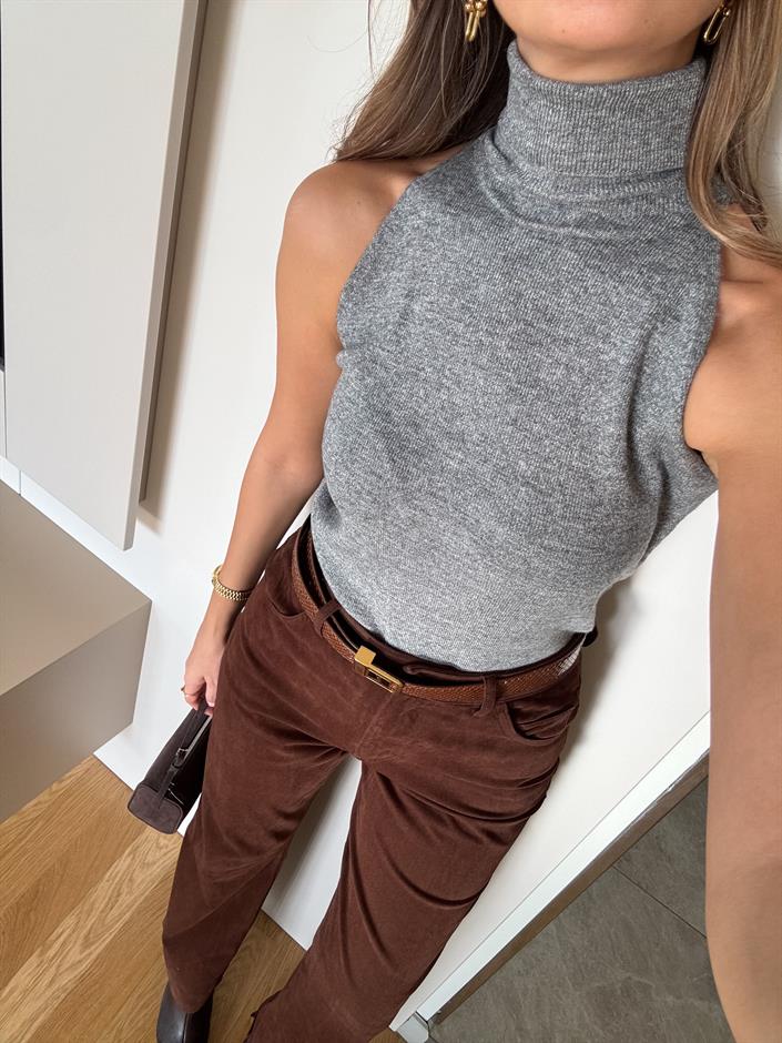 Kolsuz Boğazlı Triko - Gri