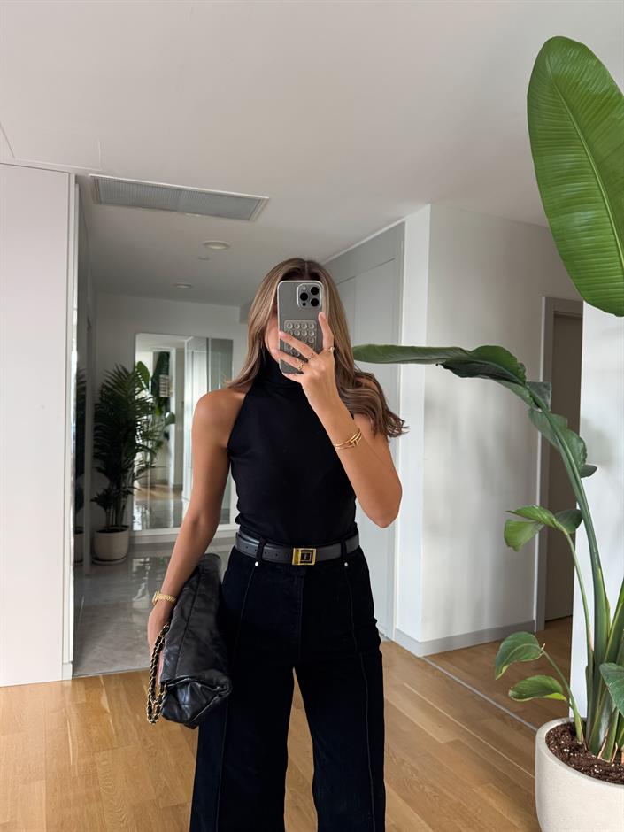 Kolsuz Boğazlı Triko - Siyah