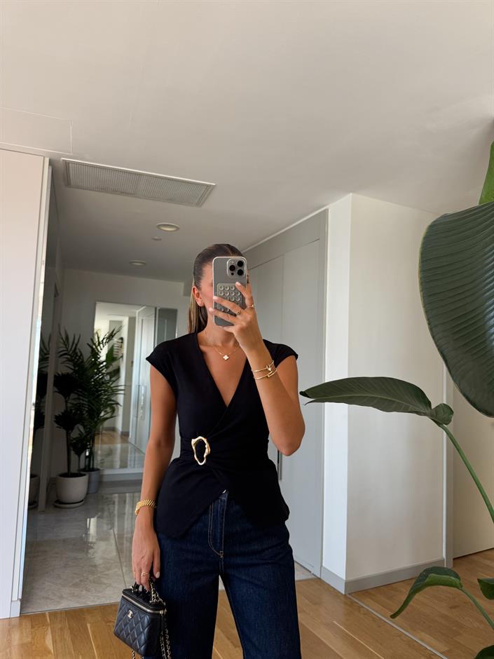 Kruvaze Tokalı Basic Bluz - Siyah