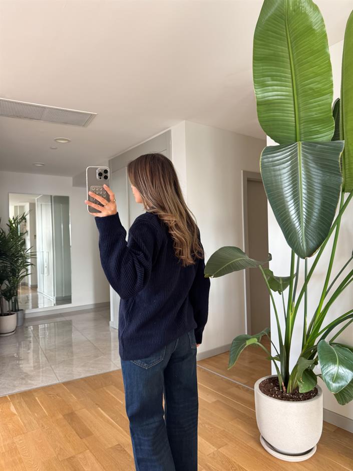 İndigo Yakalı Lacivert Hırka