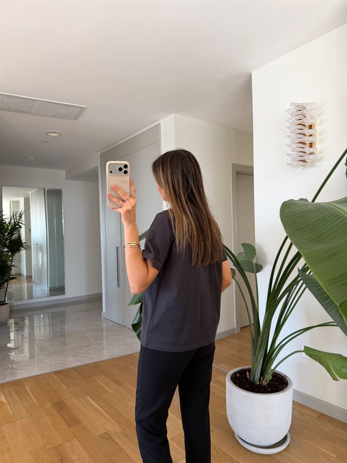 Laura Taş Çakımlı Tişört - Antrasit