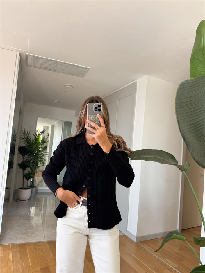 Lia Polo Yaka Düğmeli Hırka - Siyah