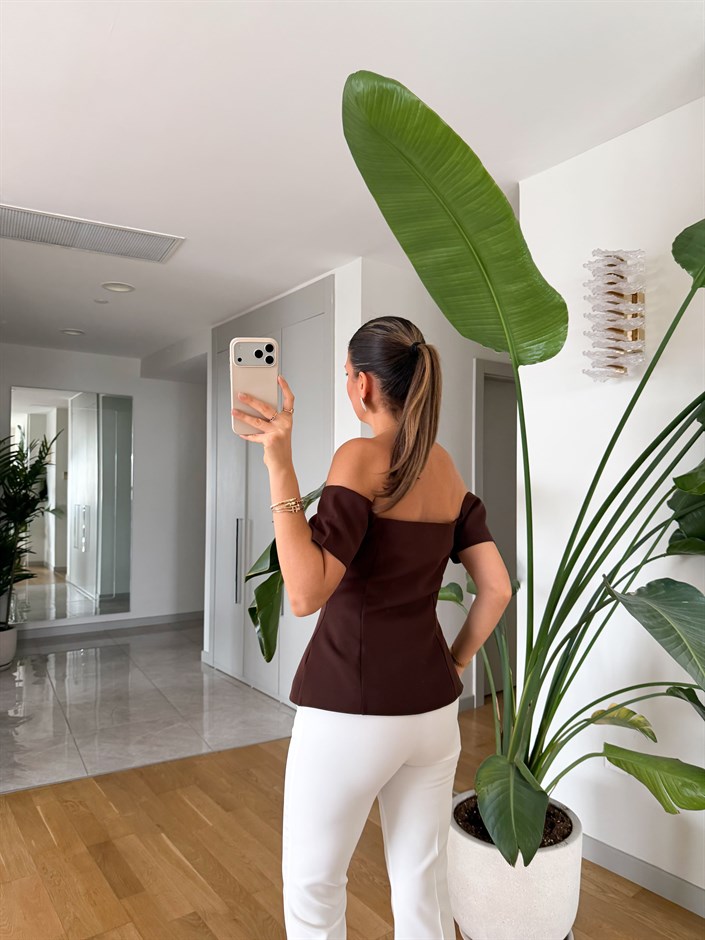 Madonna Yaka Düğmeli Bluz - Kahve