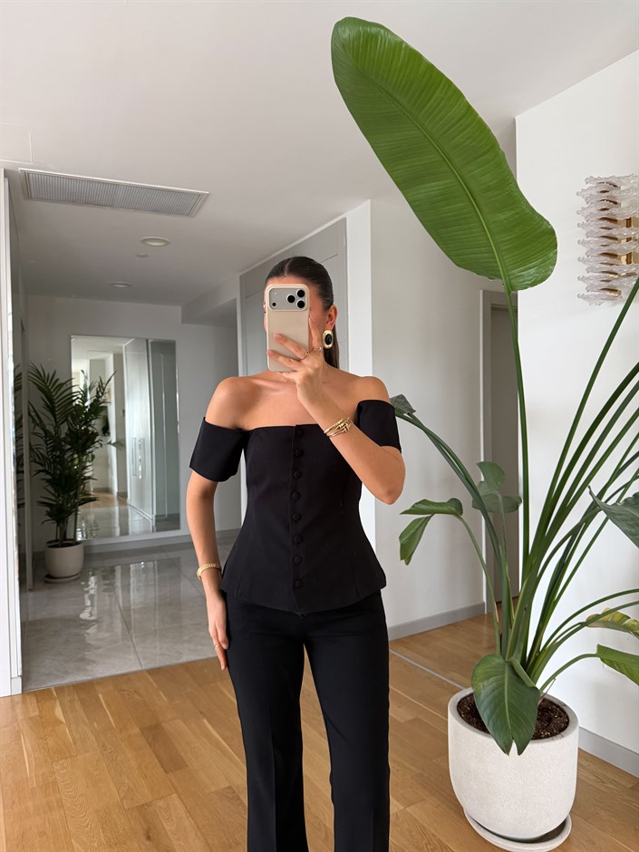 Madonna Yaka Düğmeli Bluz - Siyah