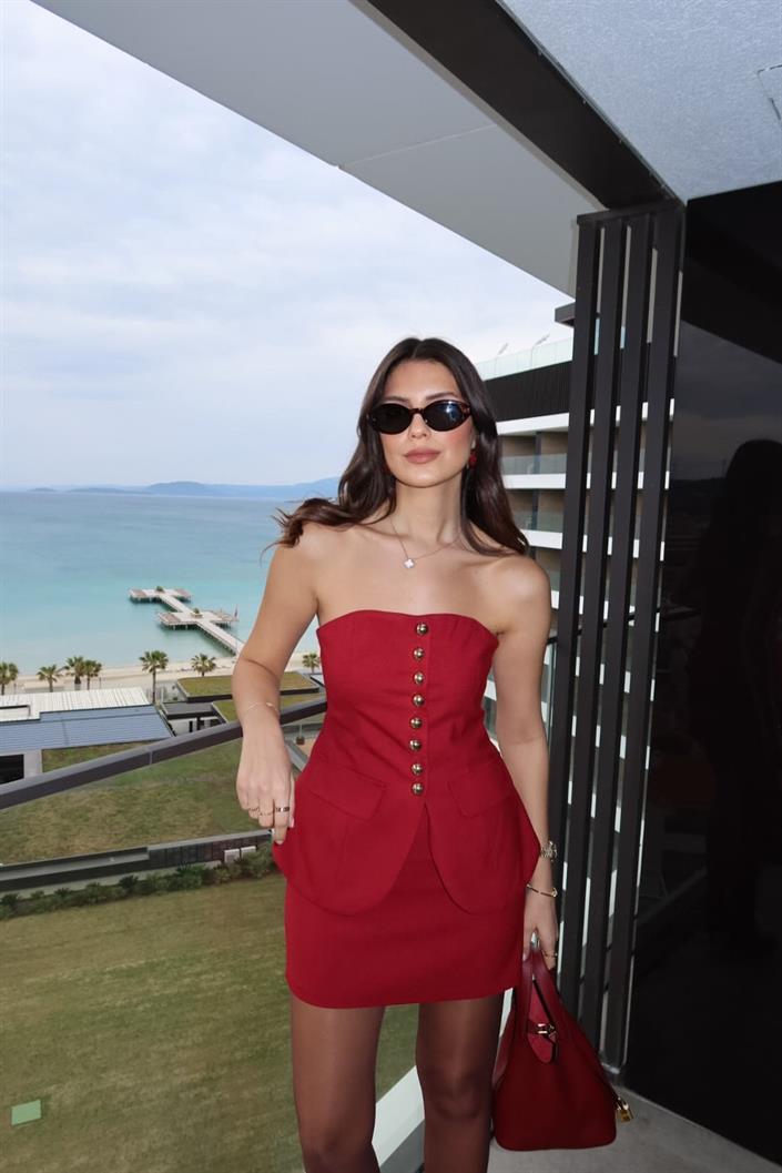 MERVE AKSOY Gold Düğmeli Kırmızı Takım
