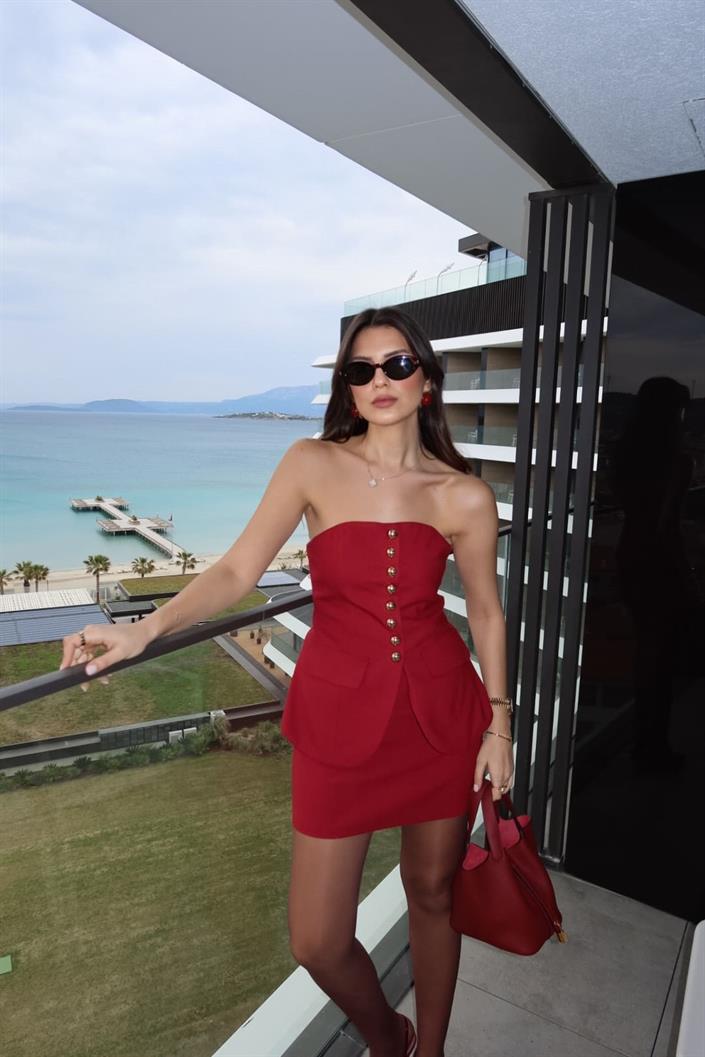 MERVE AKSOY Gold Düğmeli Kırmızı Takım