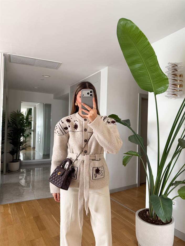 Nakışlı Kemerli Yün Ceket Hırka - Bej