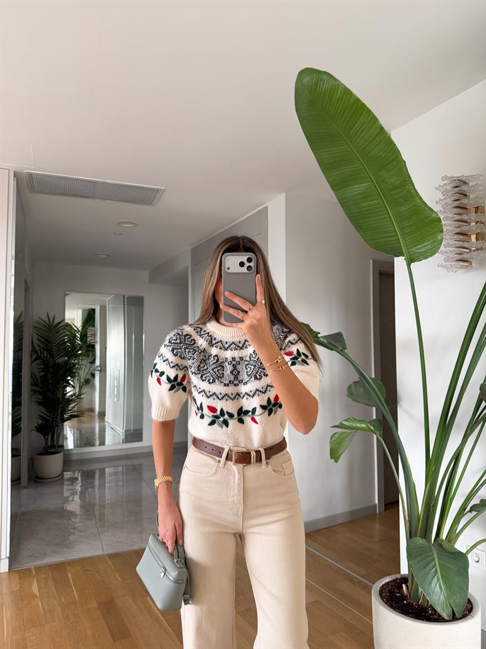 Nela Nakışlı Kazak 