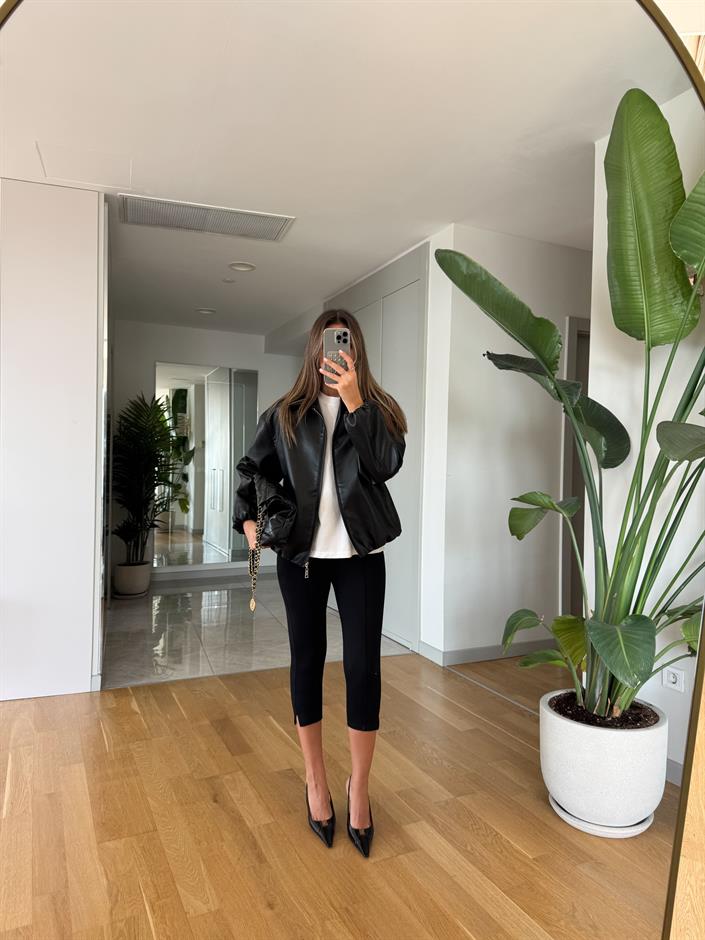 Önden Dikişli Kapri Tayt -Siyah