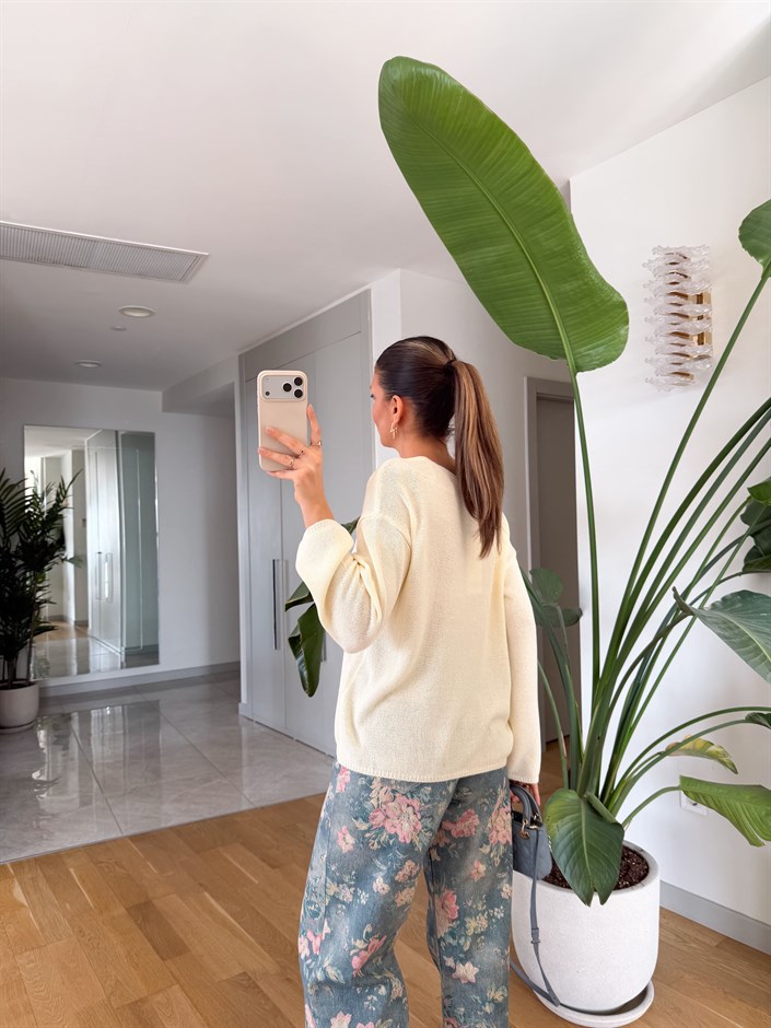 Oval Yaka Yumuşak Dokulu Triko - Ekru