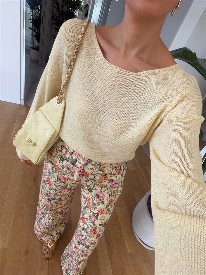 Oval Yaka Yumuşak Dokulu Triko - Sarı