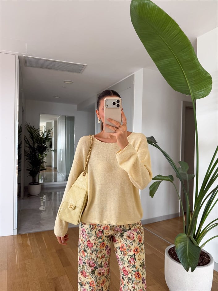 Oval Yaka Yumuşak Dokulu Triko - Sarı