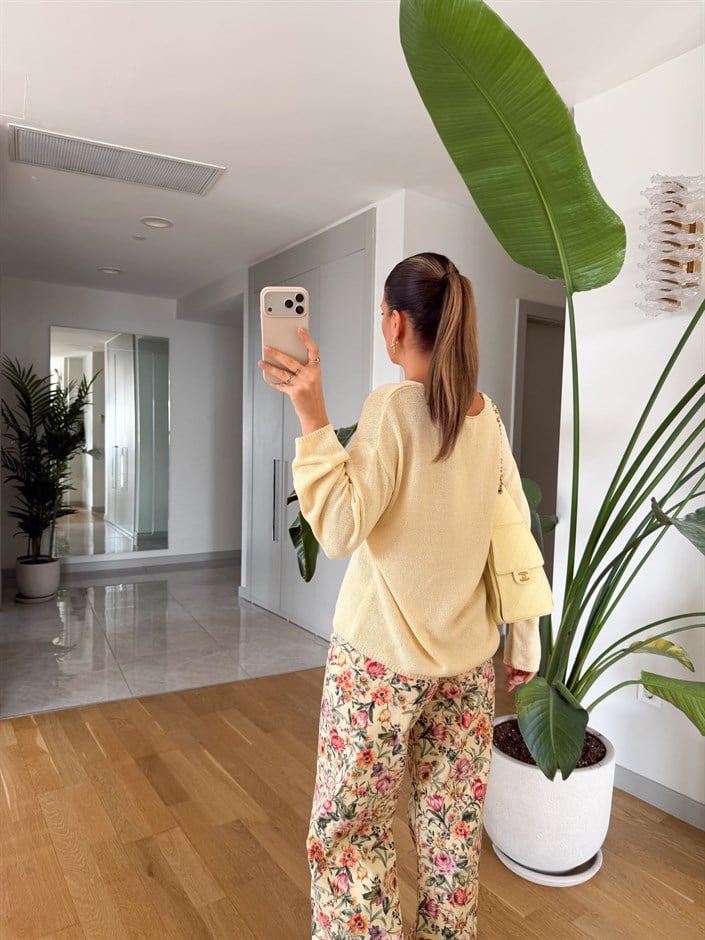 Oval Yaka Yumuşak Dokulu Triko - Sarı