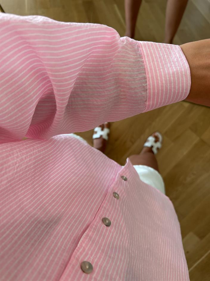 Pembe Çizgili Gömlek