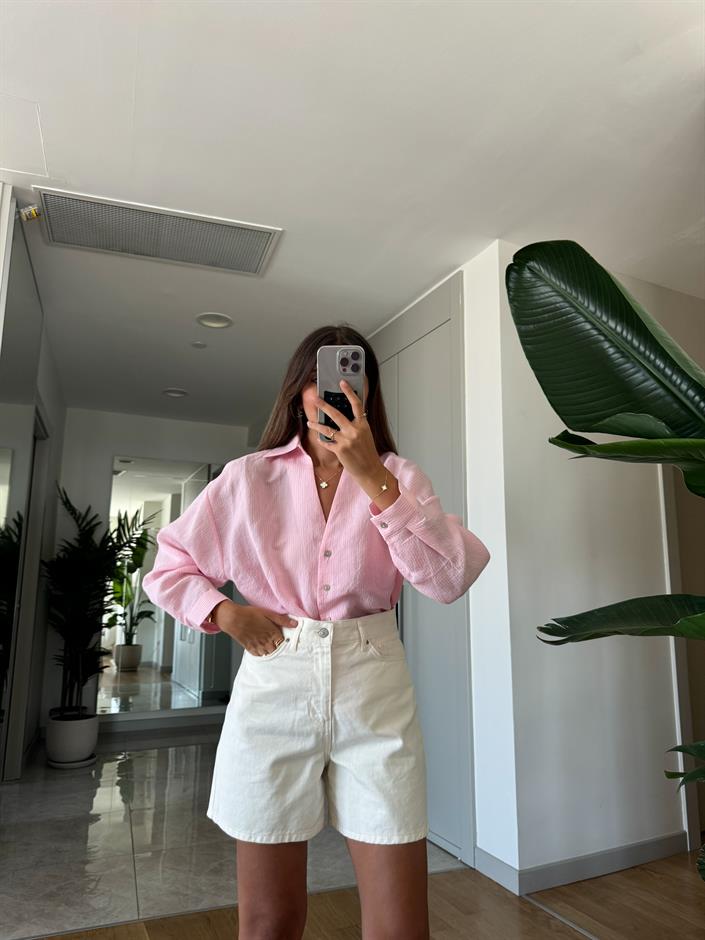 Pembe Çizgili Gömlek
