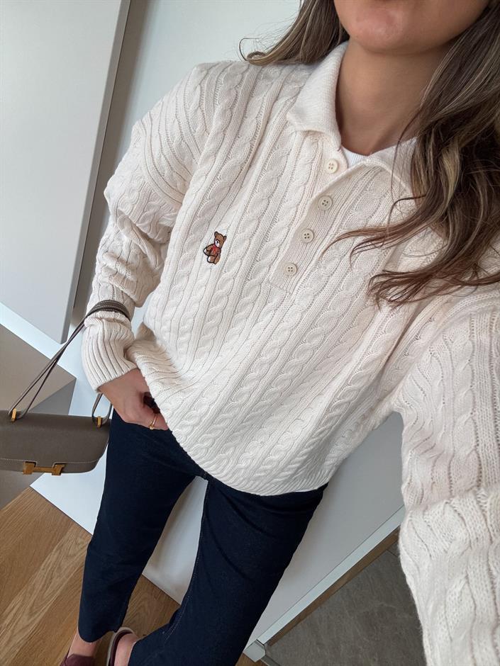 Polo Yaka Ayıcık Nakışlı Kazak - Ekru 