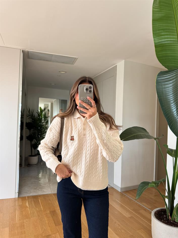 Polo Yaka Ayıcık Nakışlı Kazak - Ekru 