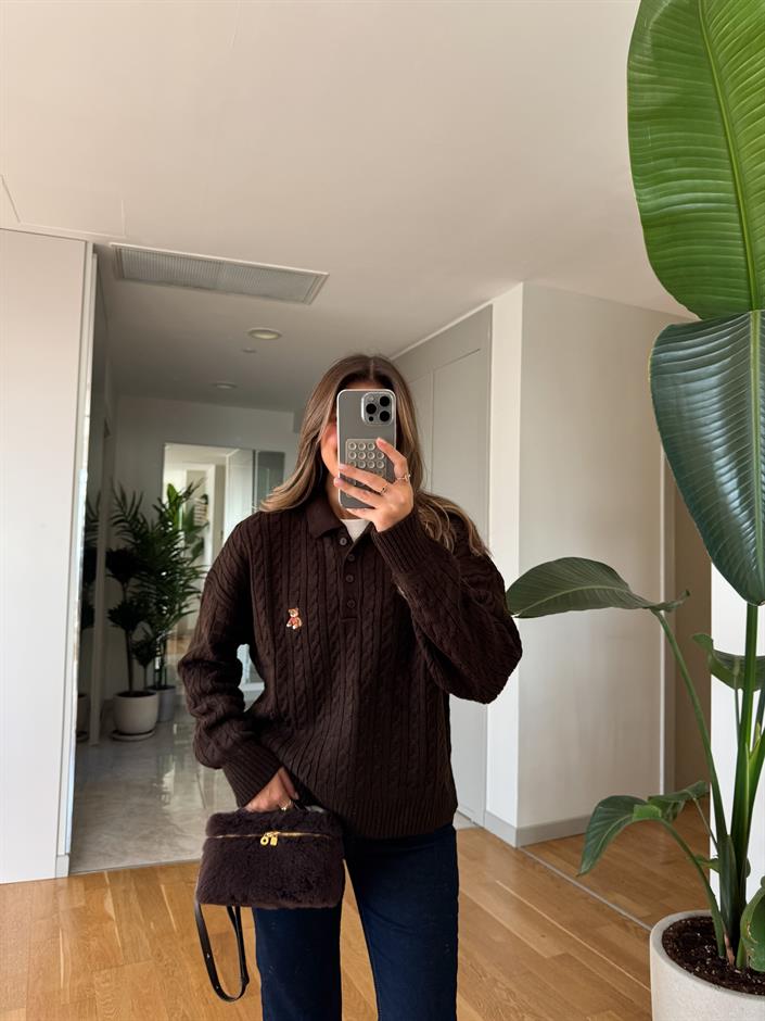 Polo Yaka Ayıcık Nakışlı Kazak - Kahve