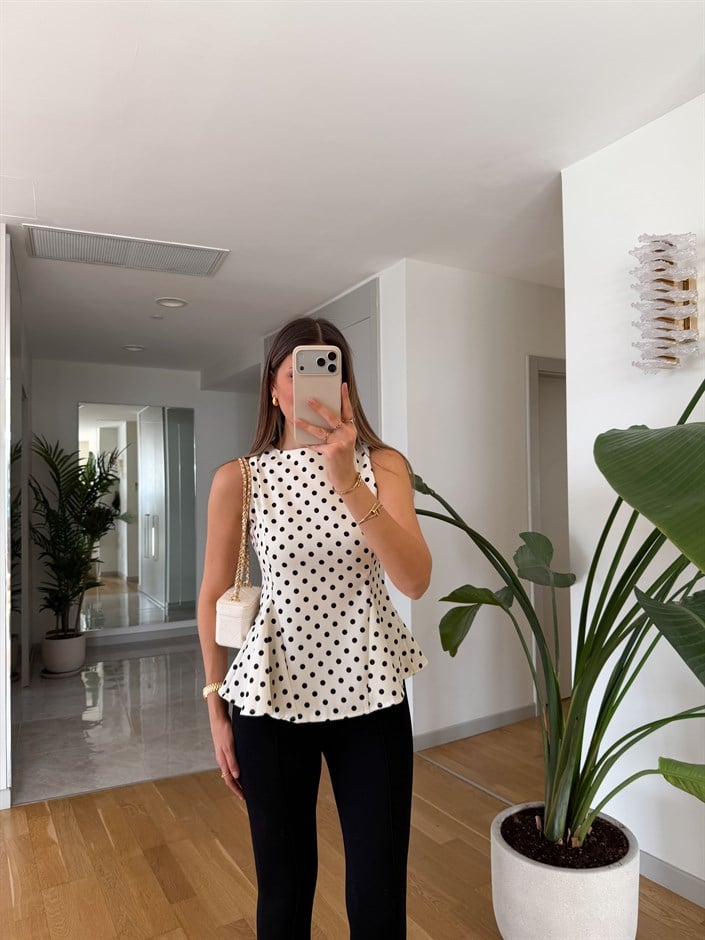 Puantiyeli Volanlı Bluz - Ekru