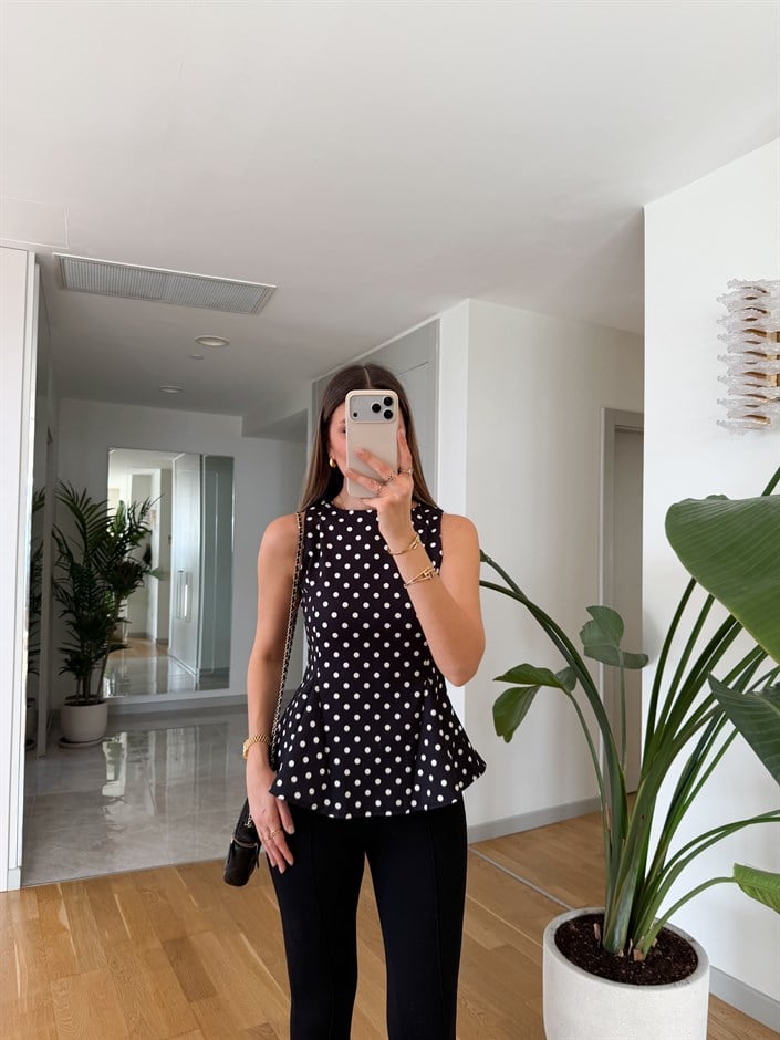 Puantiyeli Volanlı Bluz - Siyah