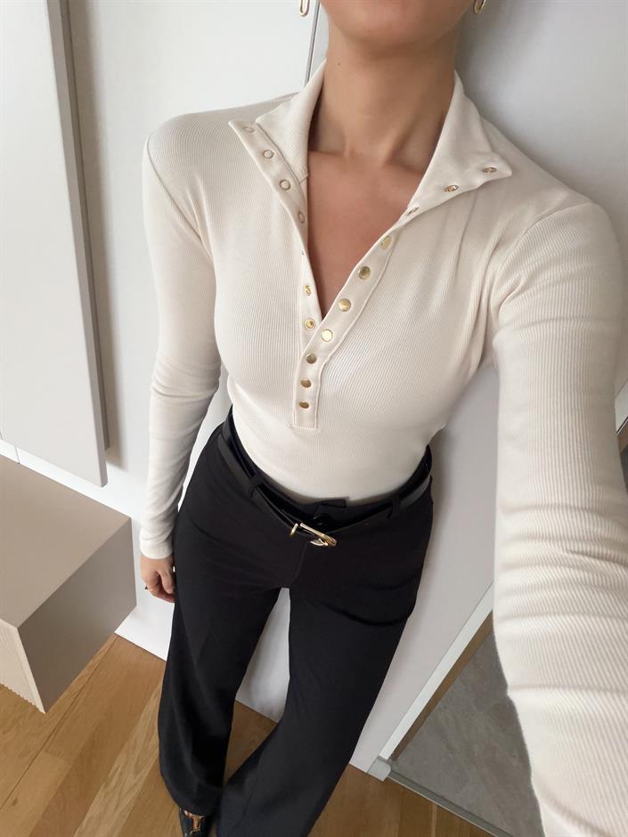 Qs Yakası Çıt Çıtlı Bluz - Ekru 