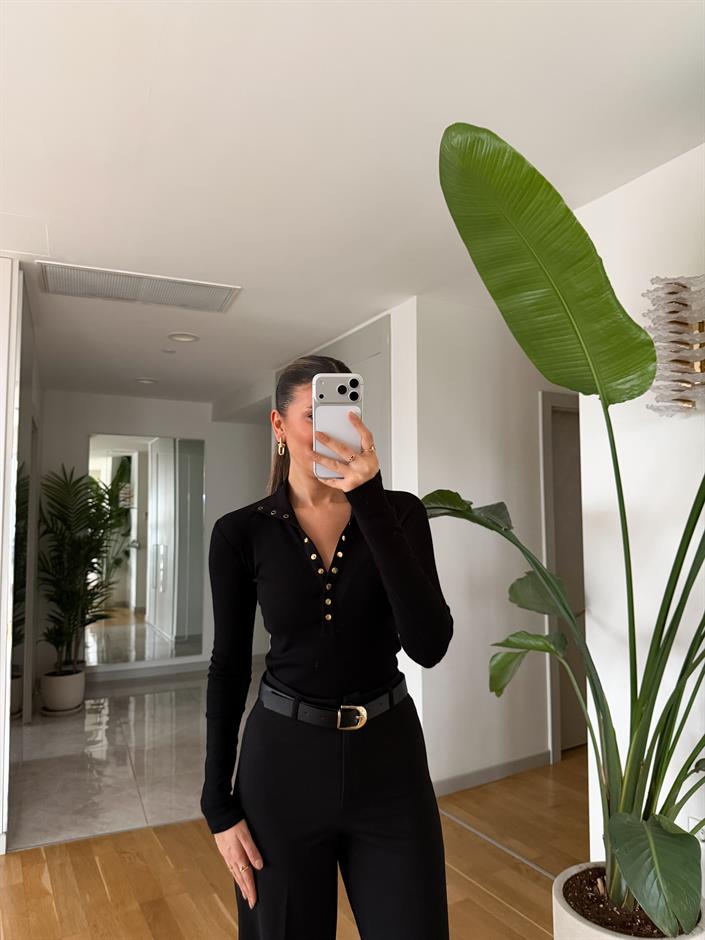 Qs Yakası Çıt Çıtlı Bluz - Siyah